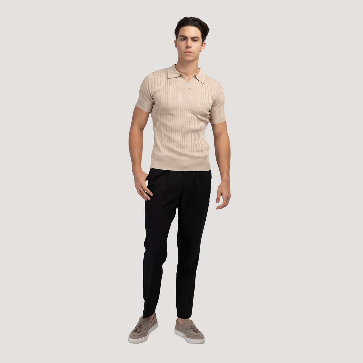 Poloshirt CHUNCHEON mit V-Ausschnitt - Adelmar