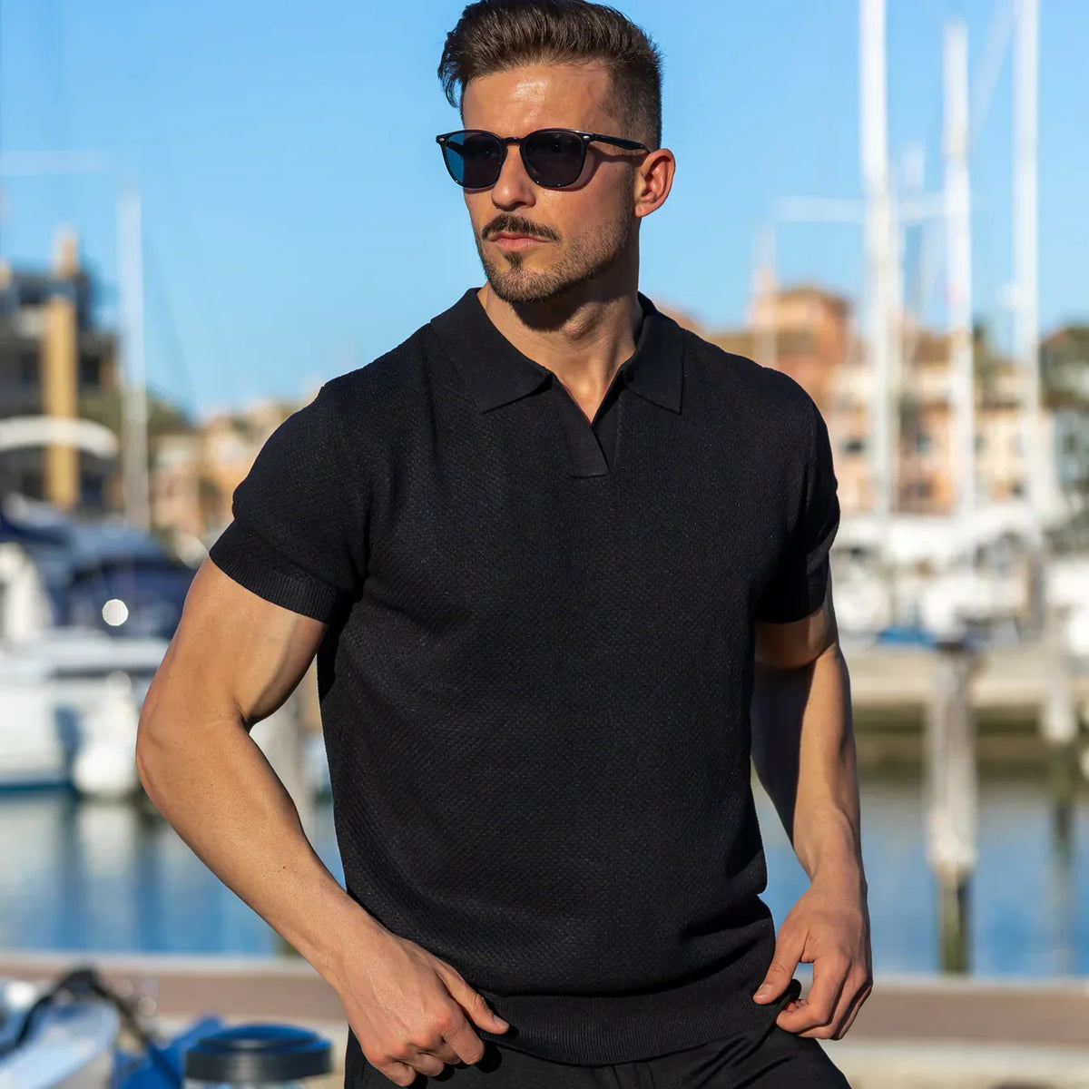 Poloshirt CAPRI mit V-Ausschnitt - Adelmar
